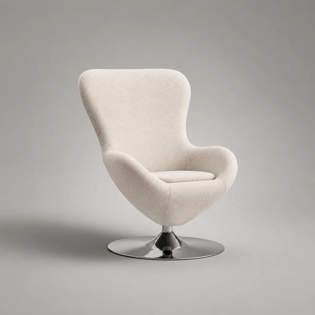 Sedia girevole a 360° con schienale avvolto in tessuto crema curvato e piede in acciaio cromato, 82 × 85 × 102 cm